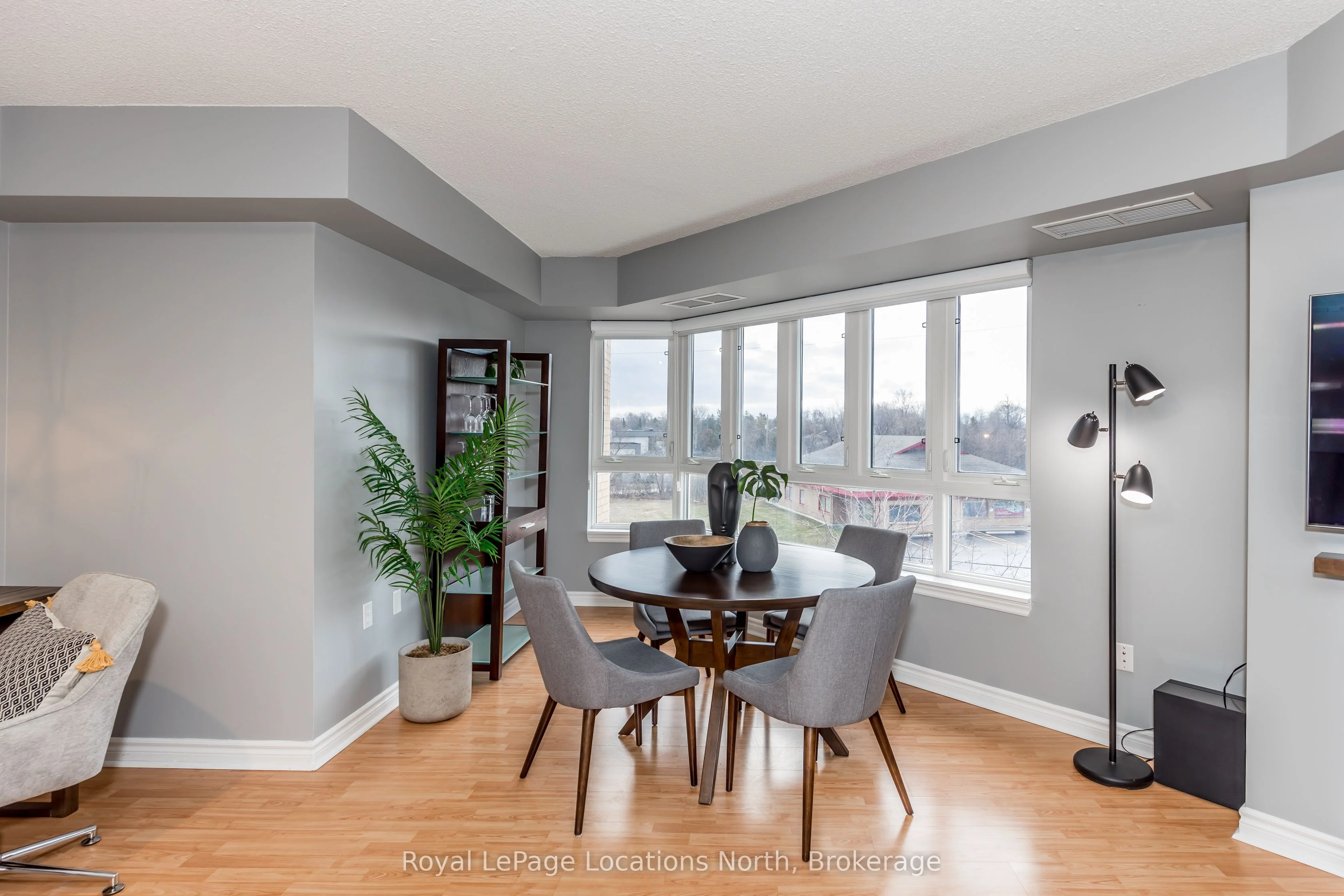 16 Raglan Street 302, Collingwood, On L9y 4y2