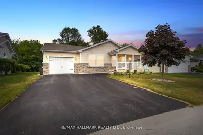 Detached in Wasaga Beach
