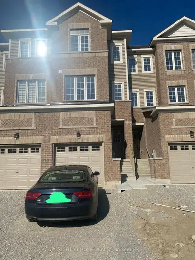Att/Row/Townhouse in Barrie