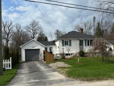 Detached in Clearview