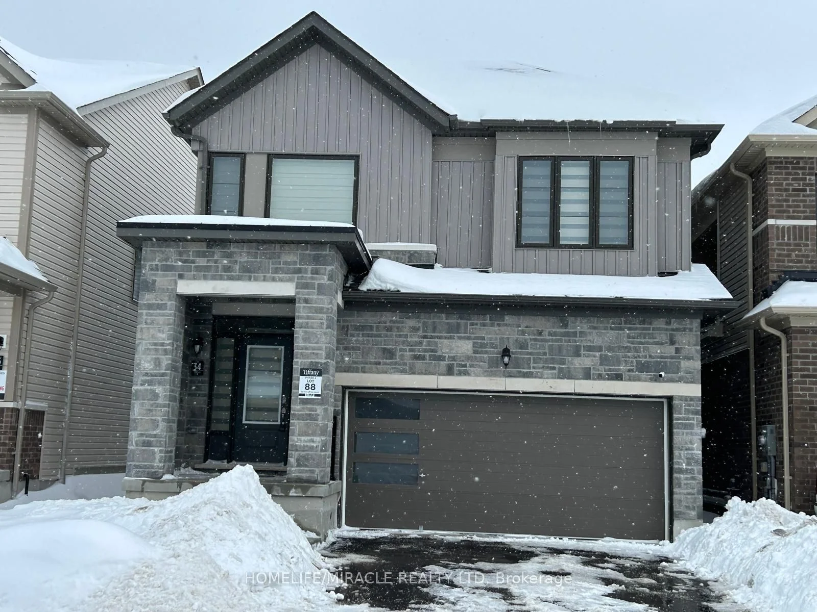 34 Rochester Drive, Barrie, On L9j 0w1
