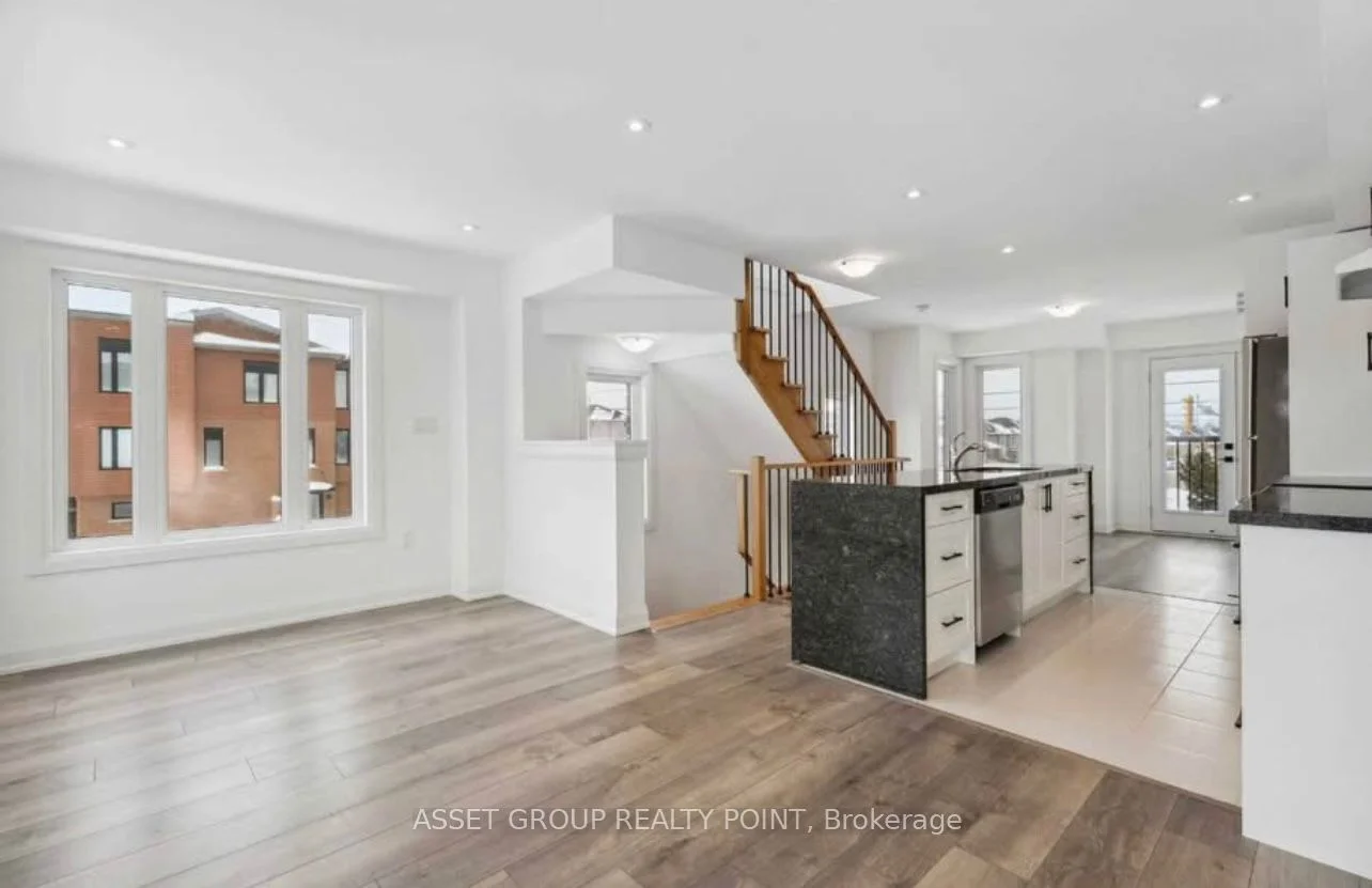 Att/Row/Townhouse in Barrie