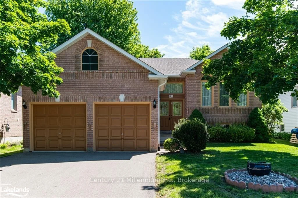 Detached in Wasaga Beach