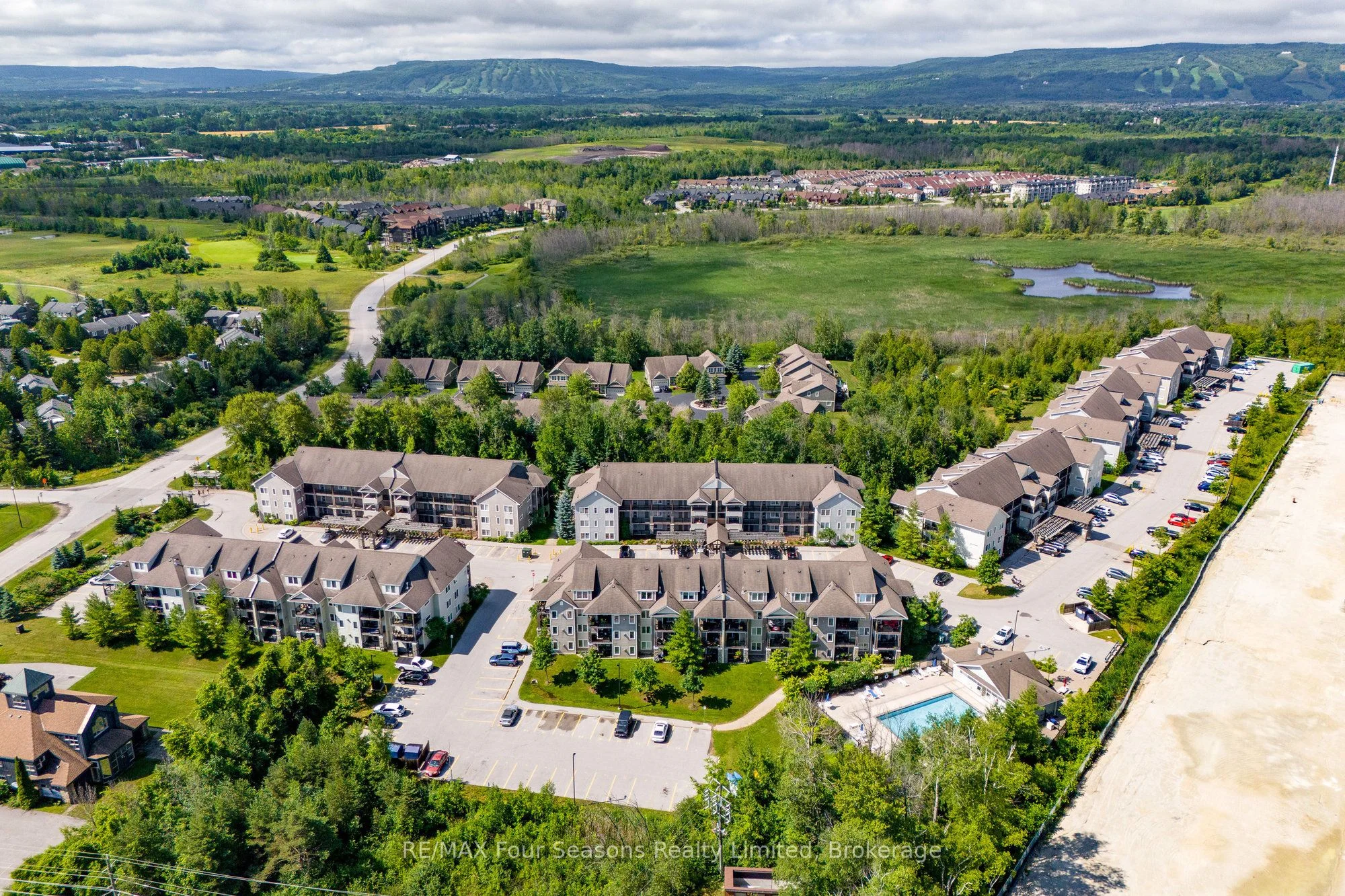 Condo Apartment in Collingwood