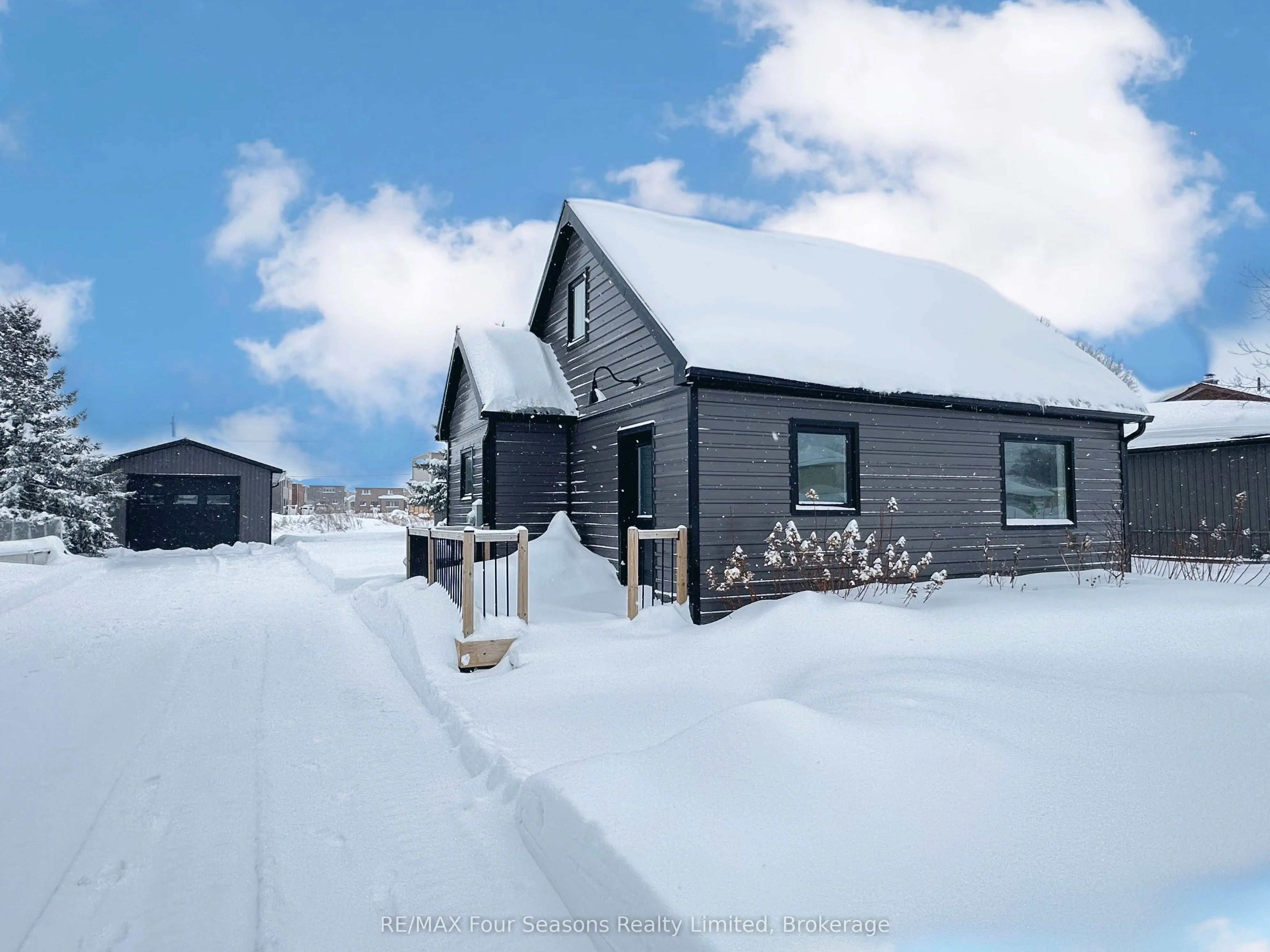 Detached in Clearview