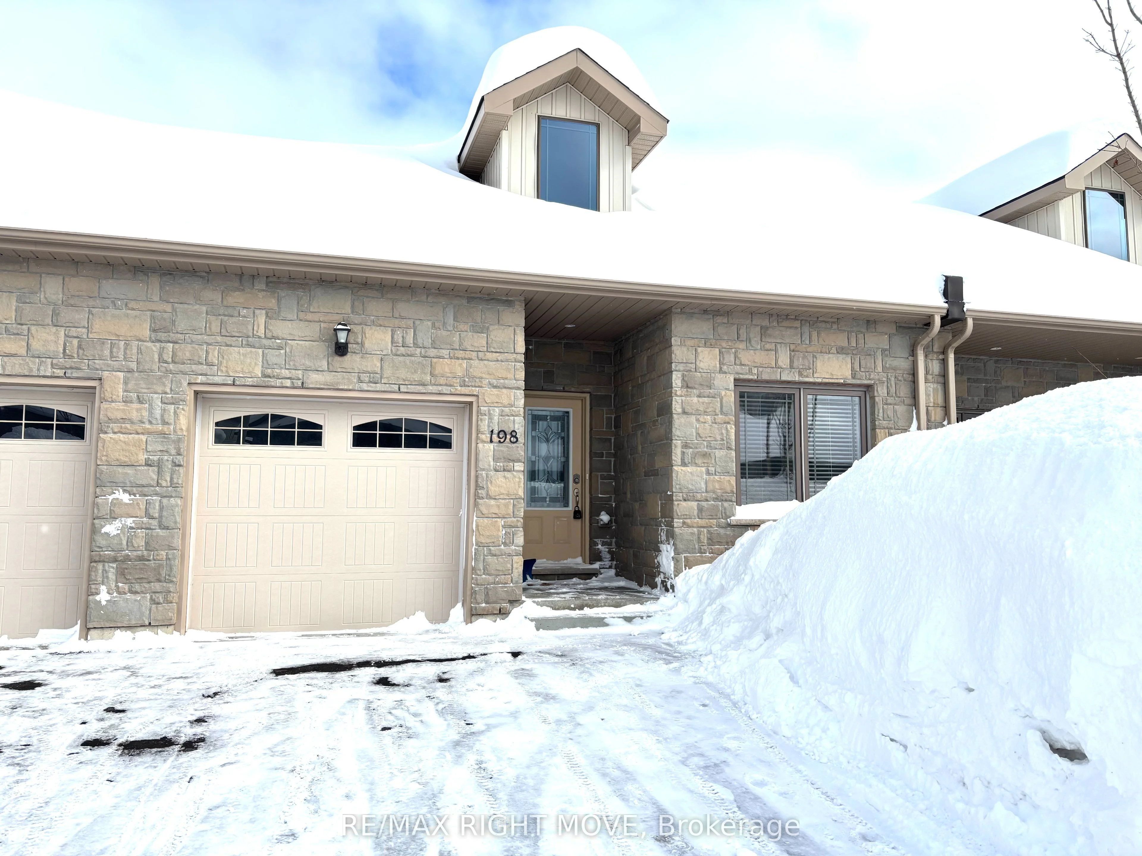 Att/Row/Townhouse in Orillia