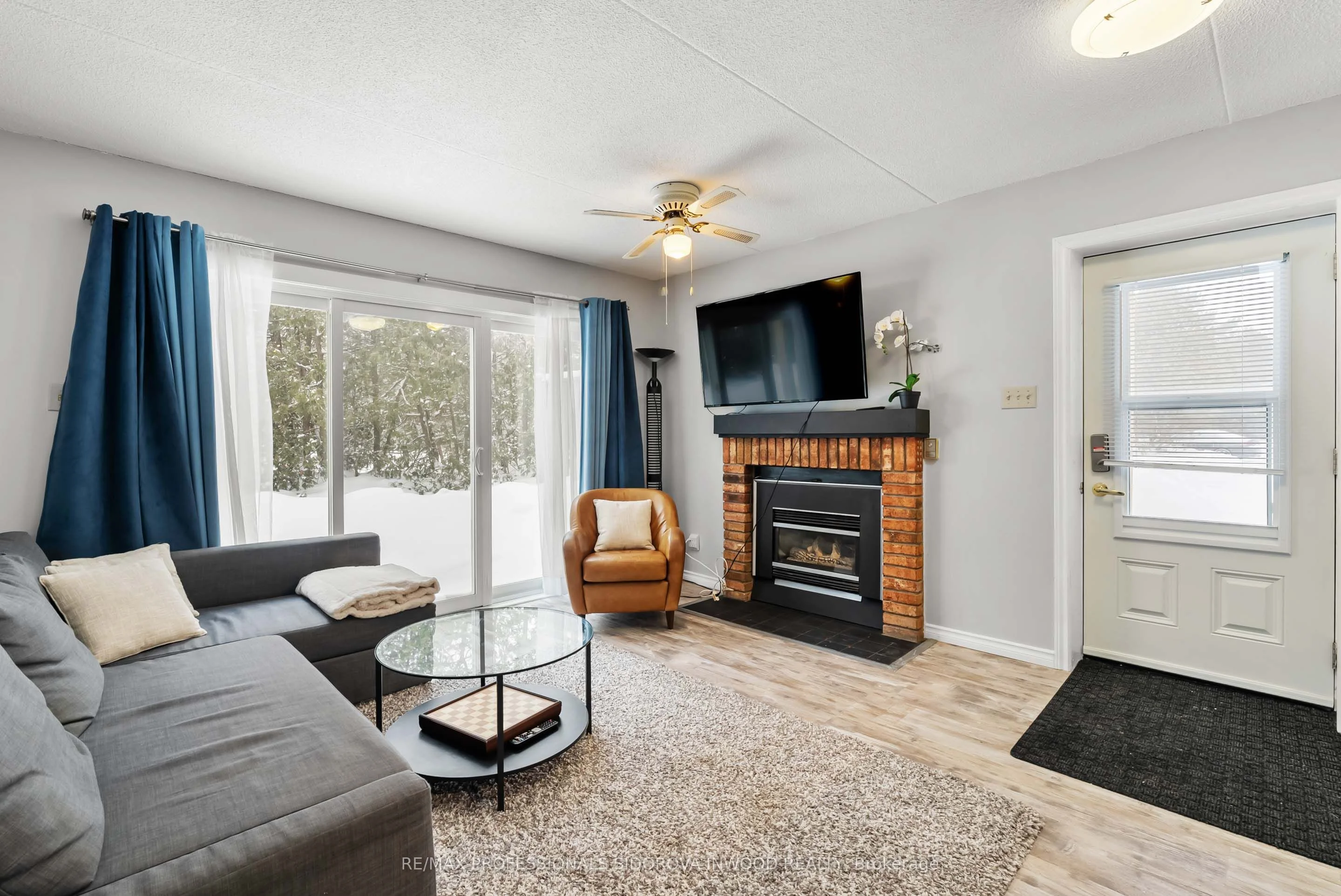 21 Dawson Drive 74, Collingwood, On L9y 5b4