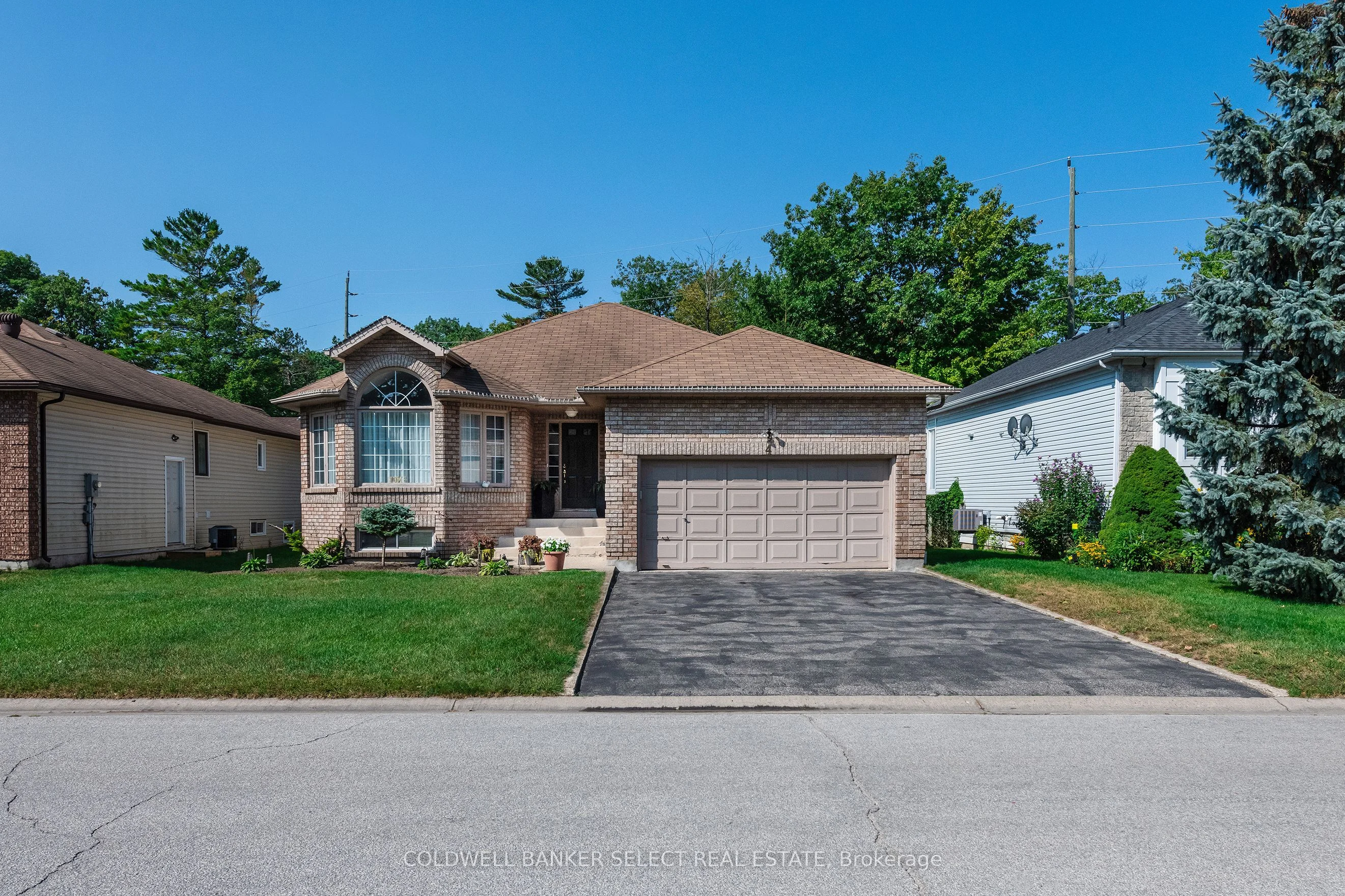 Detached in Wasaga Beach