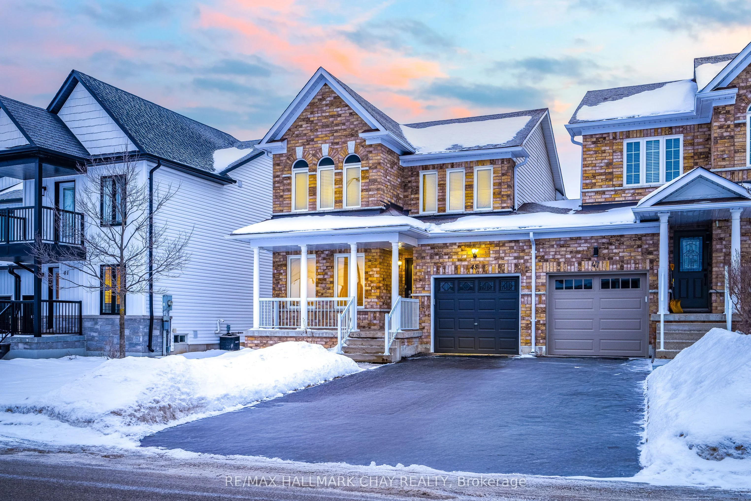 Att/Row/Townhouse in Barrie