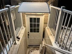 22 Magna Carta Road Lower, Barrie, On L4m 7h9