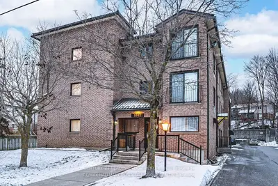 Condo Apartment in Orillia
