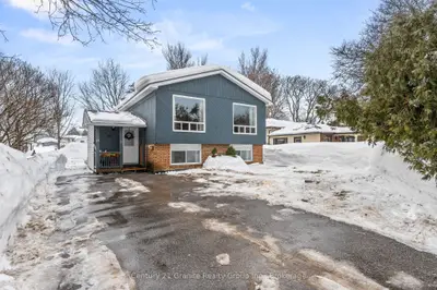 23 Calverley Street, Orillia, On L3v 3t3