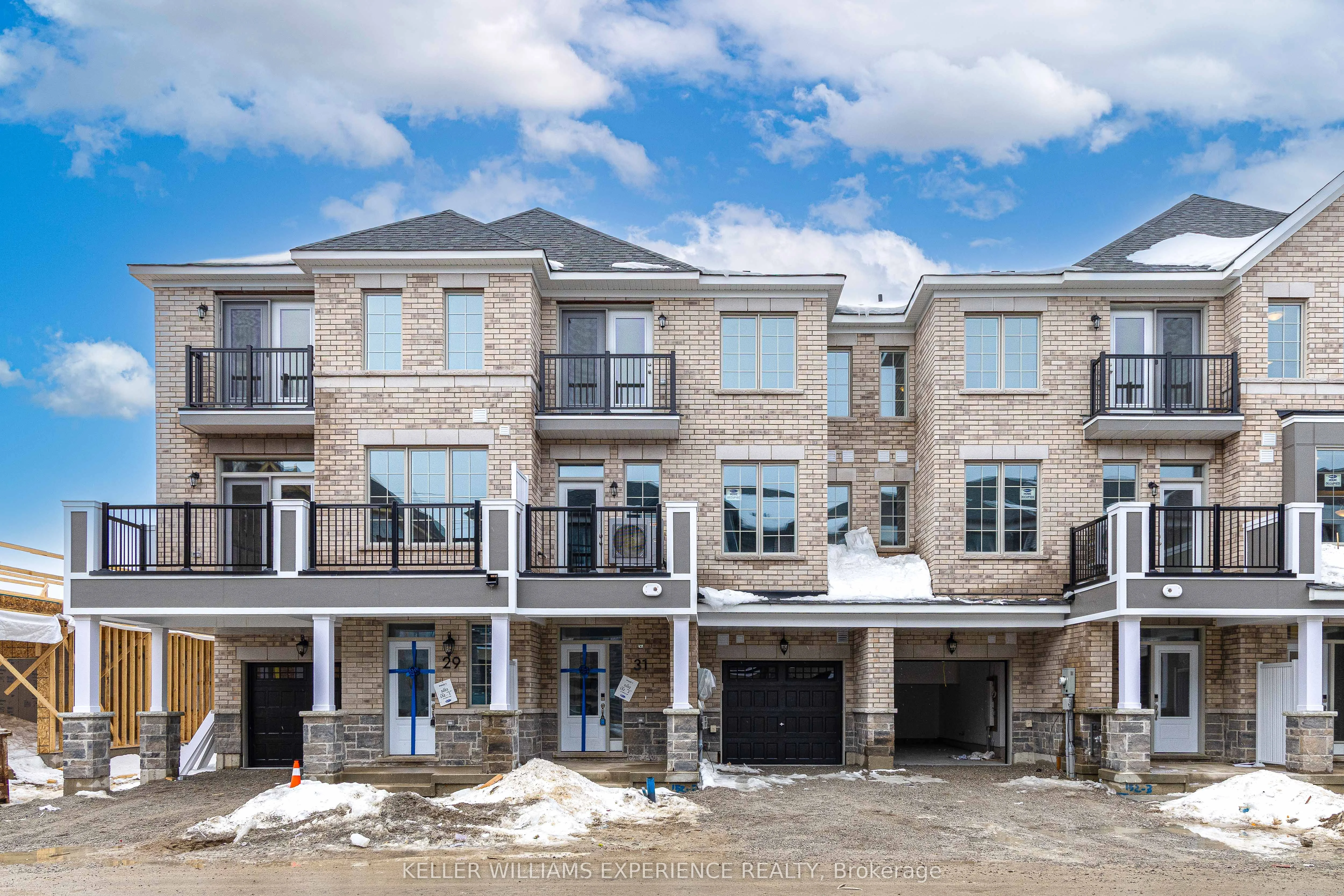 Att/Row/Townhouse in Barrie