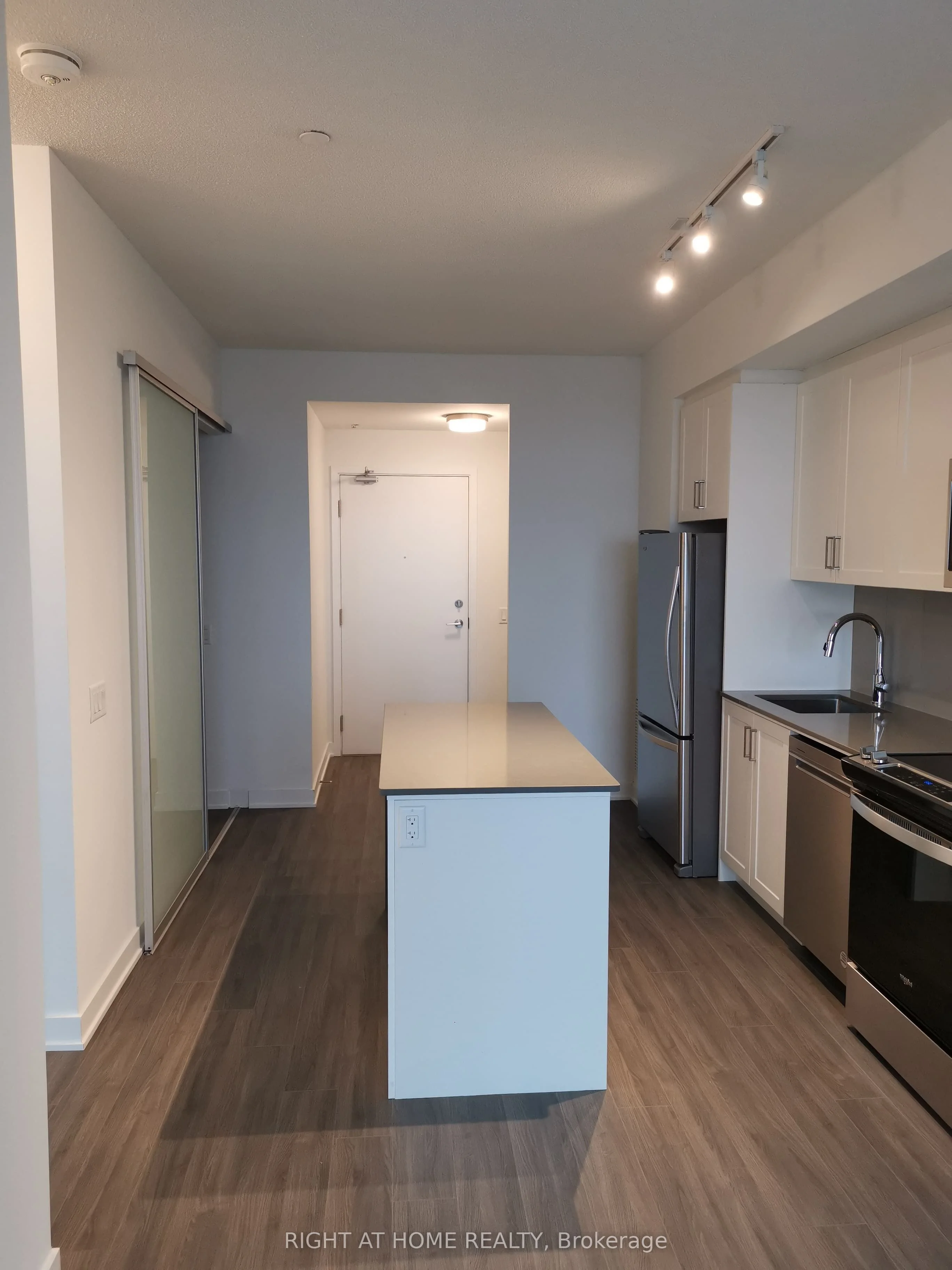 681 E Yonge Street E 612, Barrie, On L9j 0k1