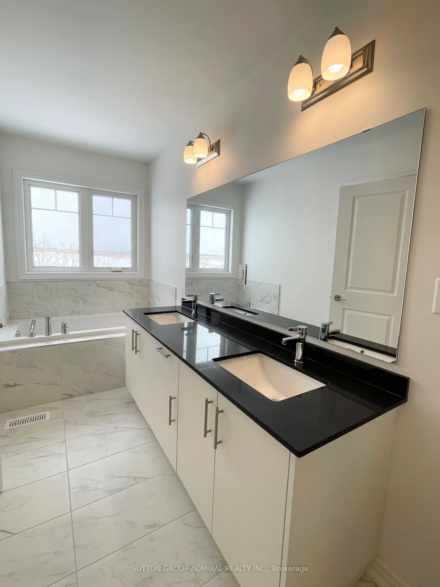 138 Greer Street, Barrie, ON L9J 0R7