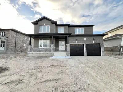 Detached in Wasaga Beach