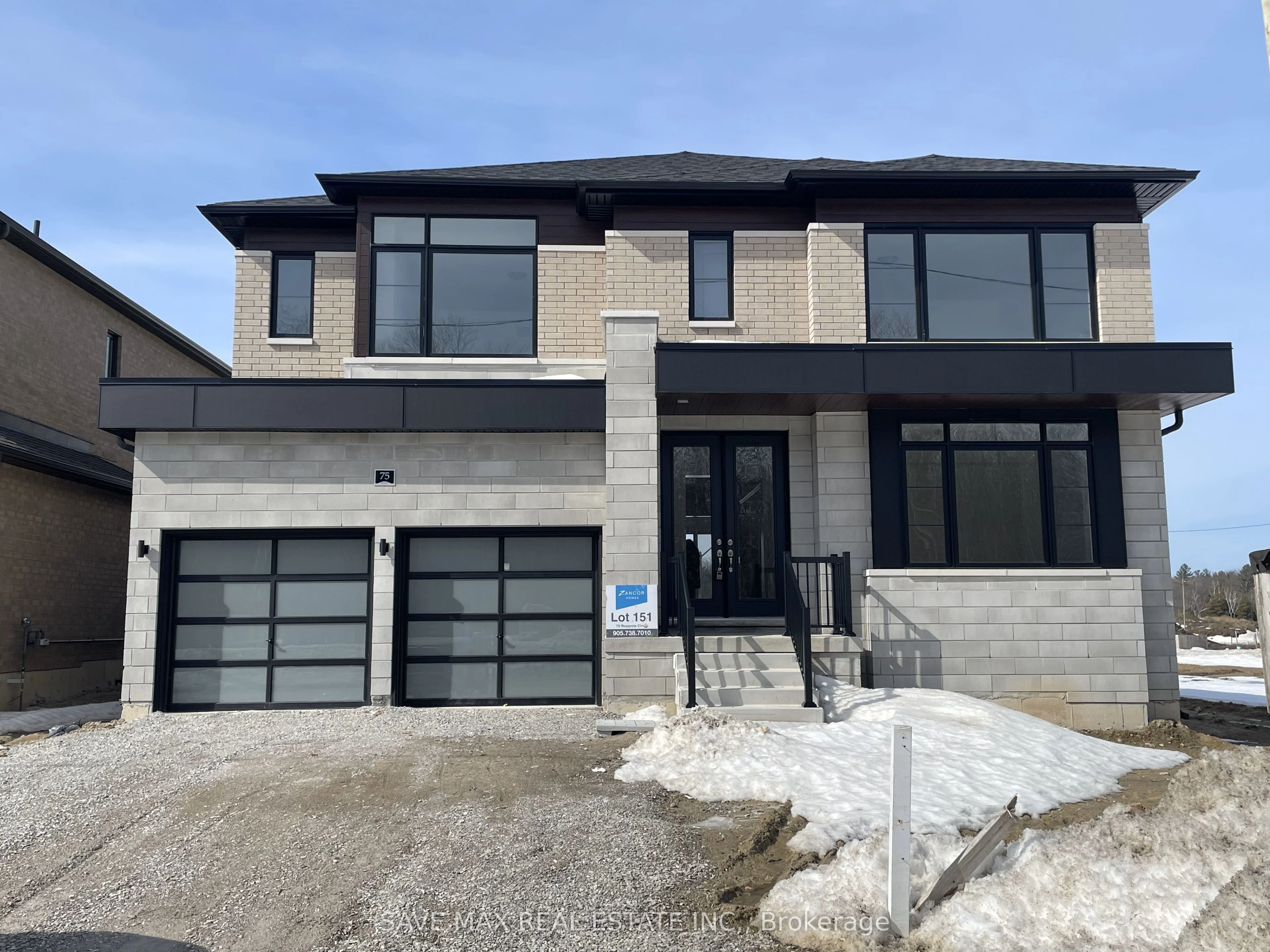 Detached in Wasaga Beach