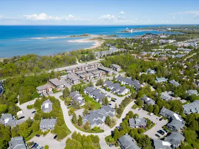 Condo Apartment in Collingwood