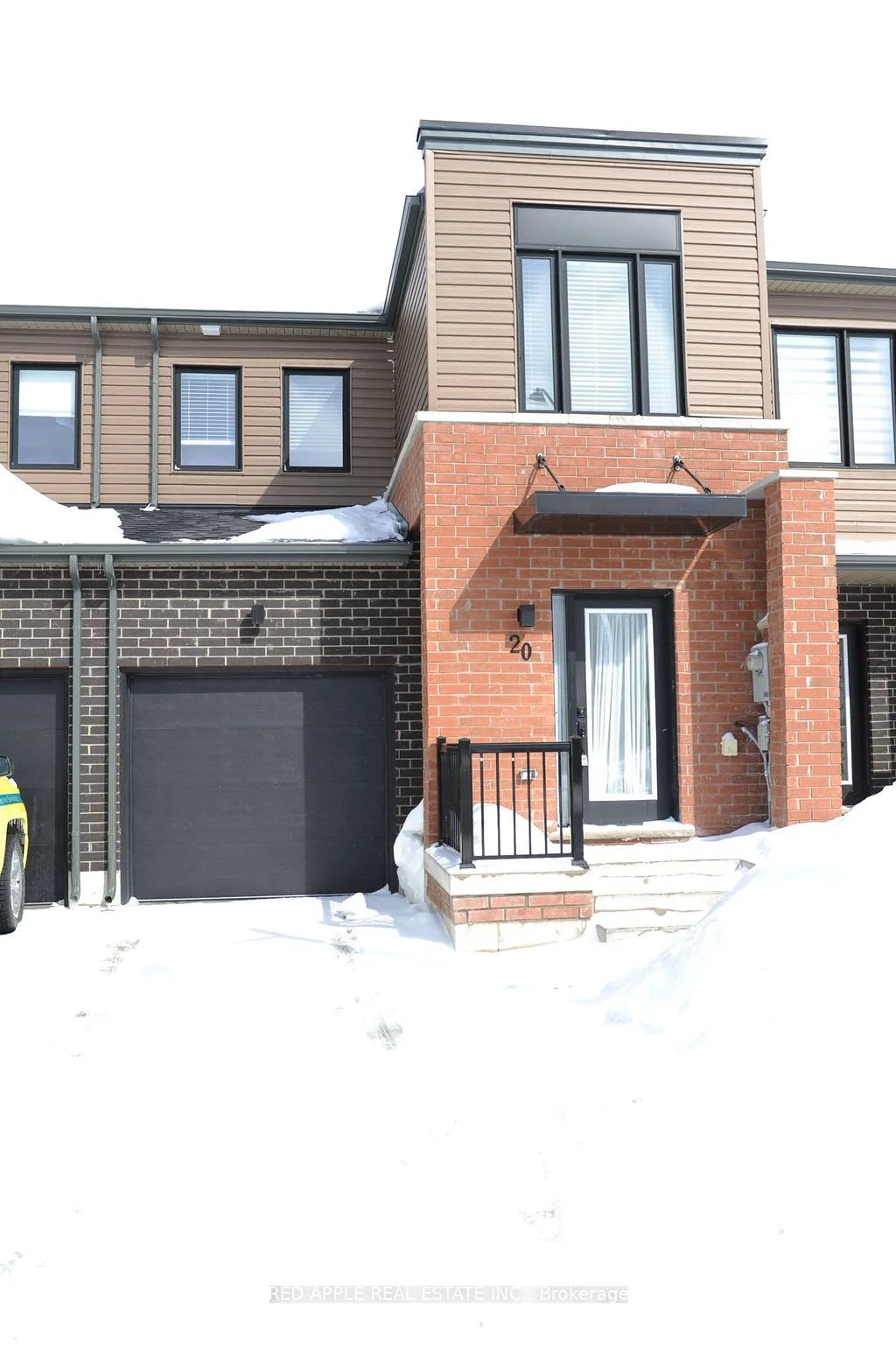 Att/Row/Townhouse in Barrie