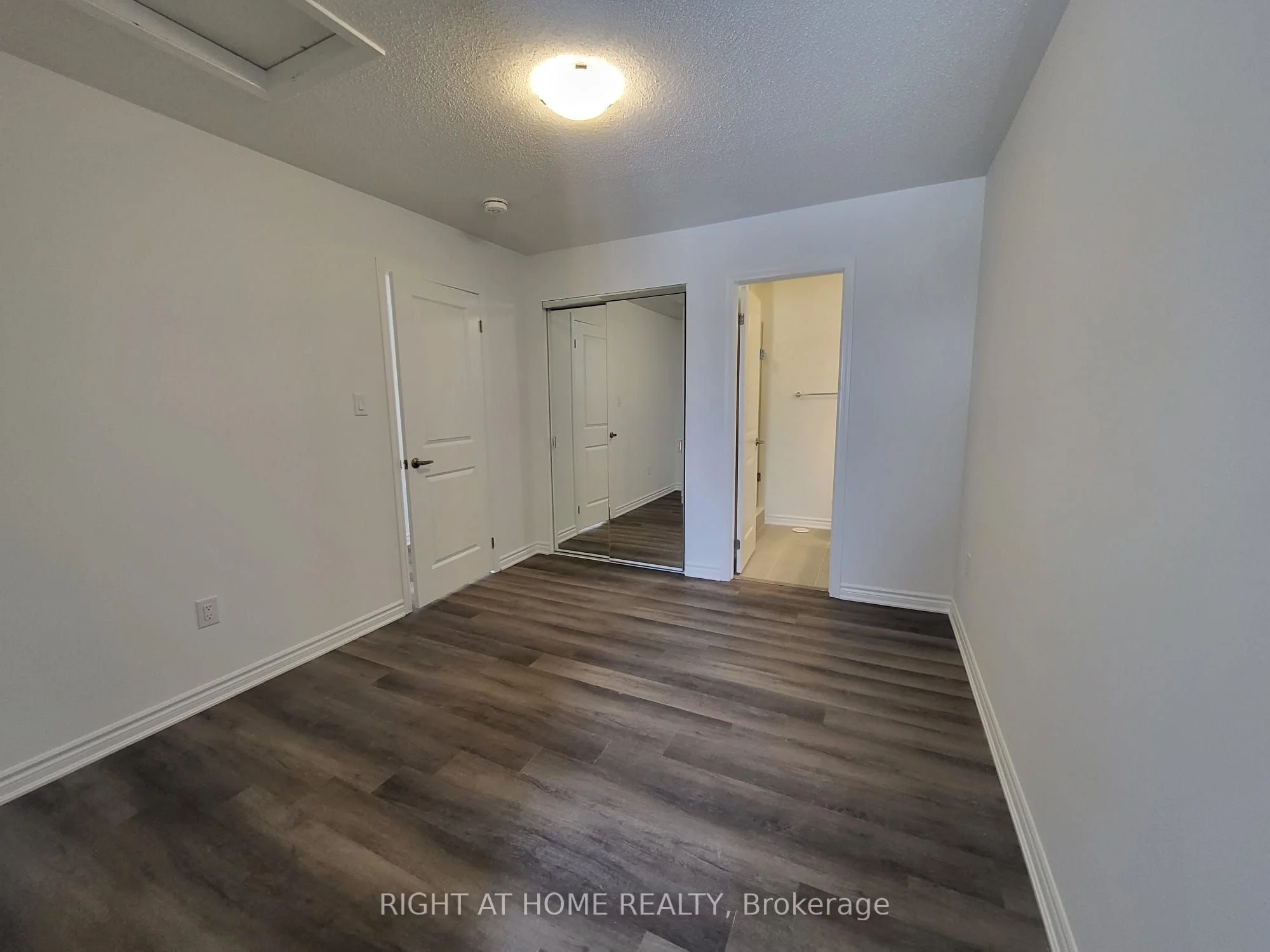 34 Ennerdale Street, Barrie, ON L9J 0Z7