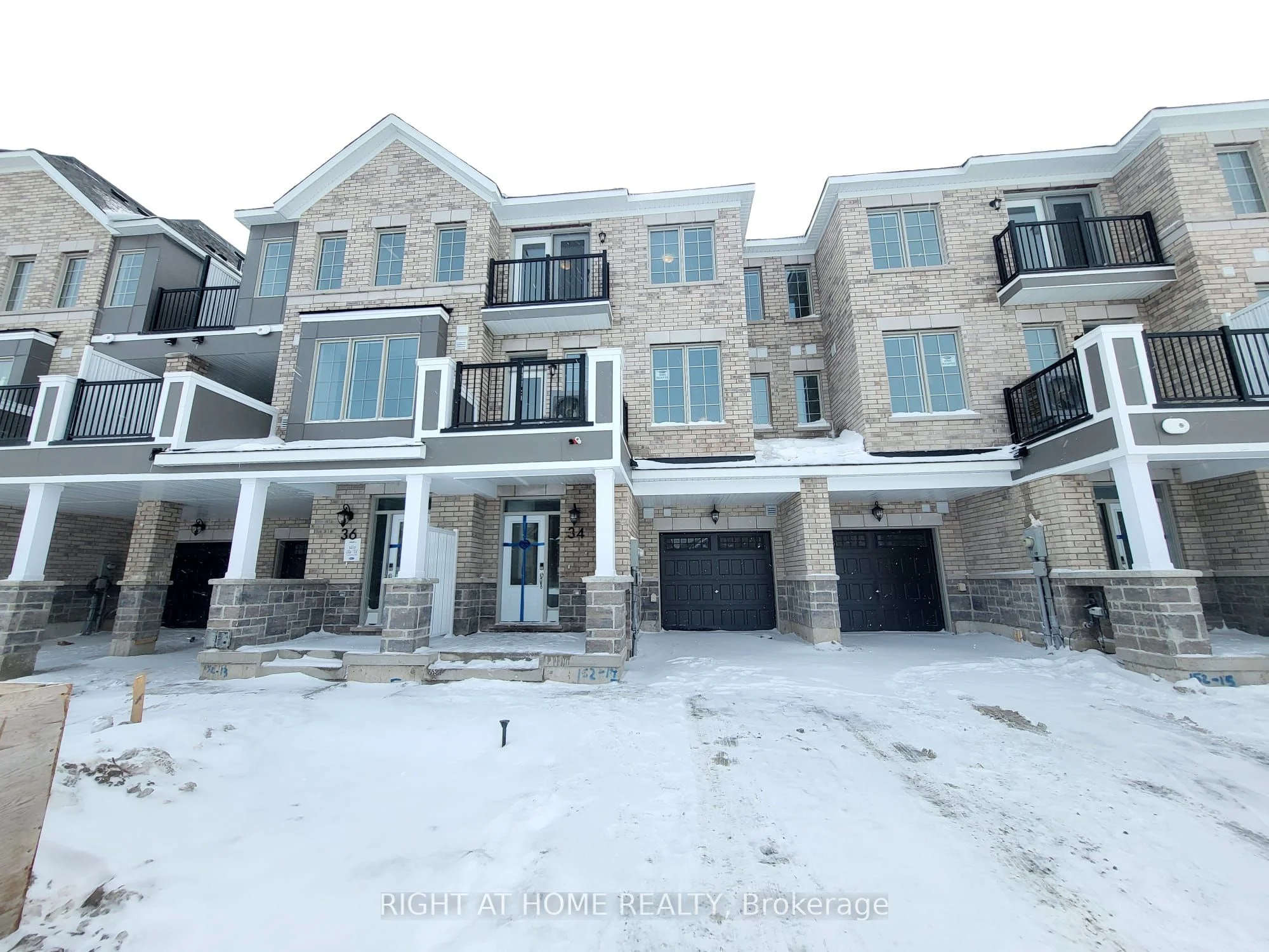 Att/Row/Townhouse in Barrie