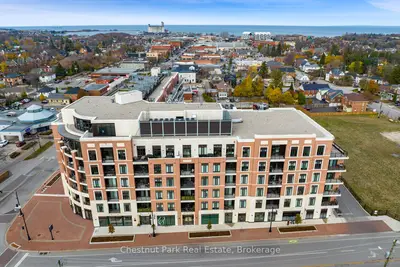 Condo Apartment in Collingwood