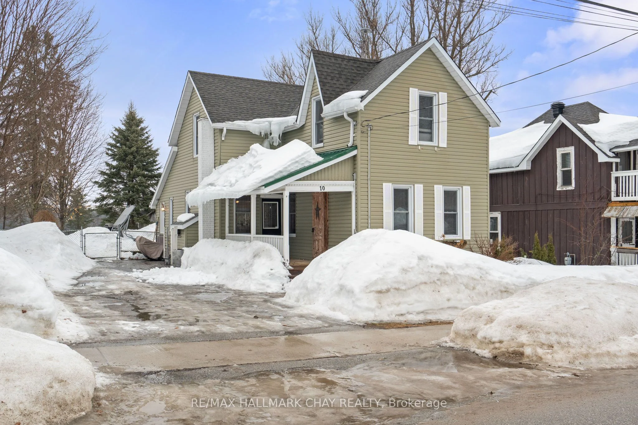Detached in Springwater