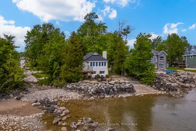 Detached in Wasaga Beach