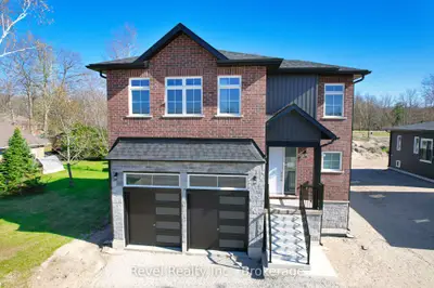 Detached in Wasaga Beach