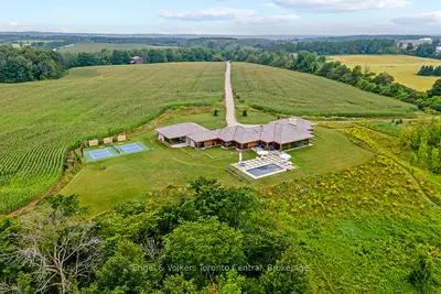 Detached in Clearview