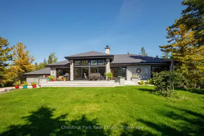 Detached in Clearview