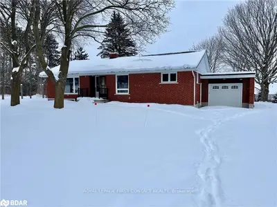 1043 Penetanguishene Road Upper, Oro-medonte, On L4m 4y8