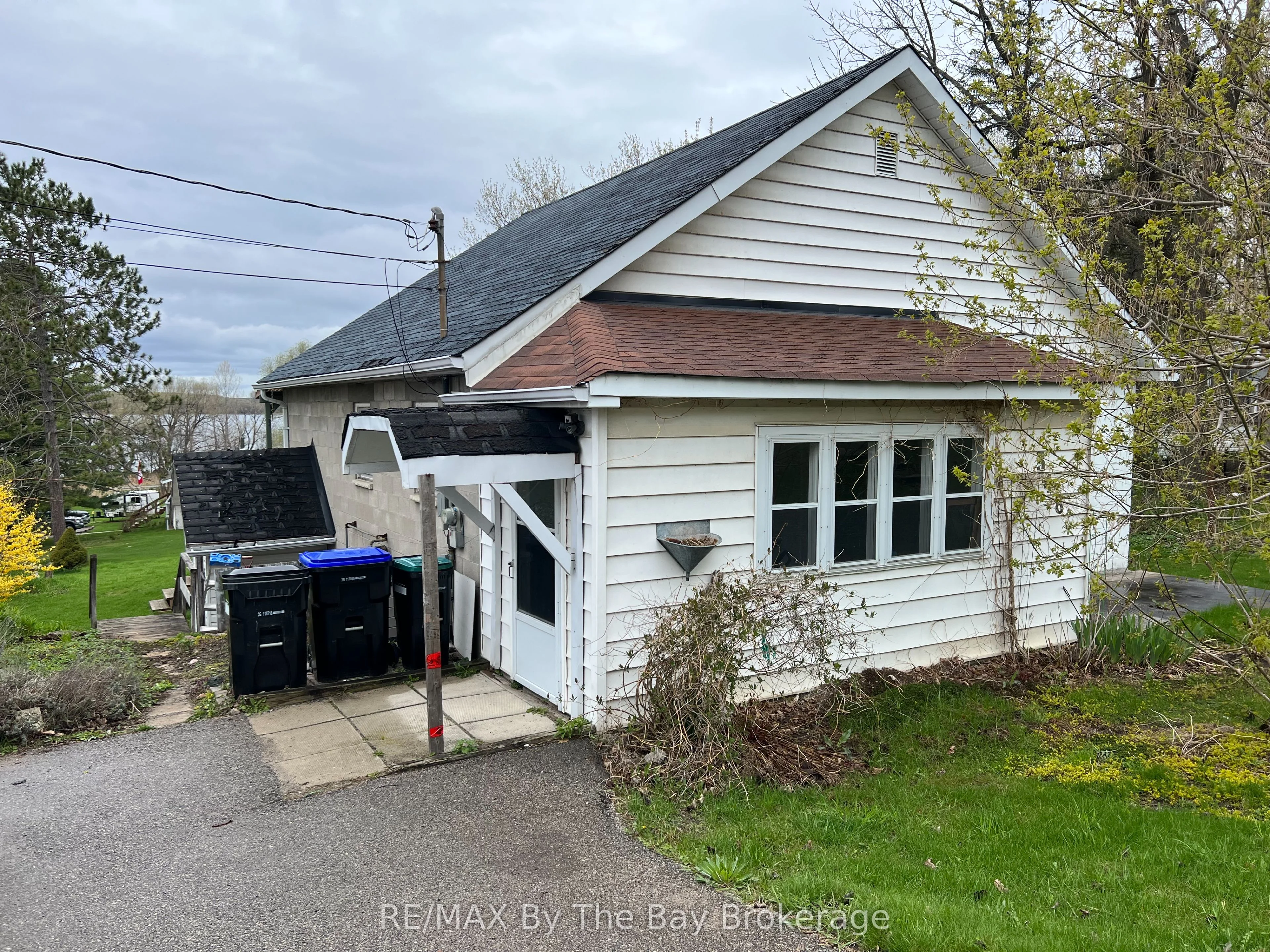 Detached in Tay