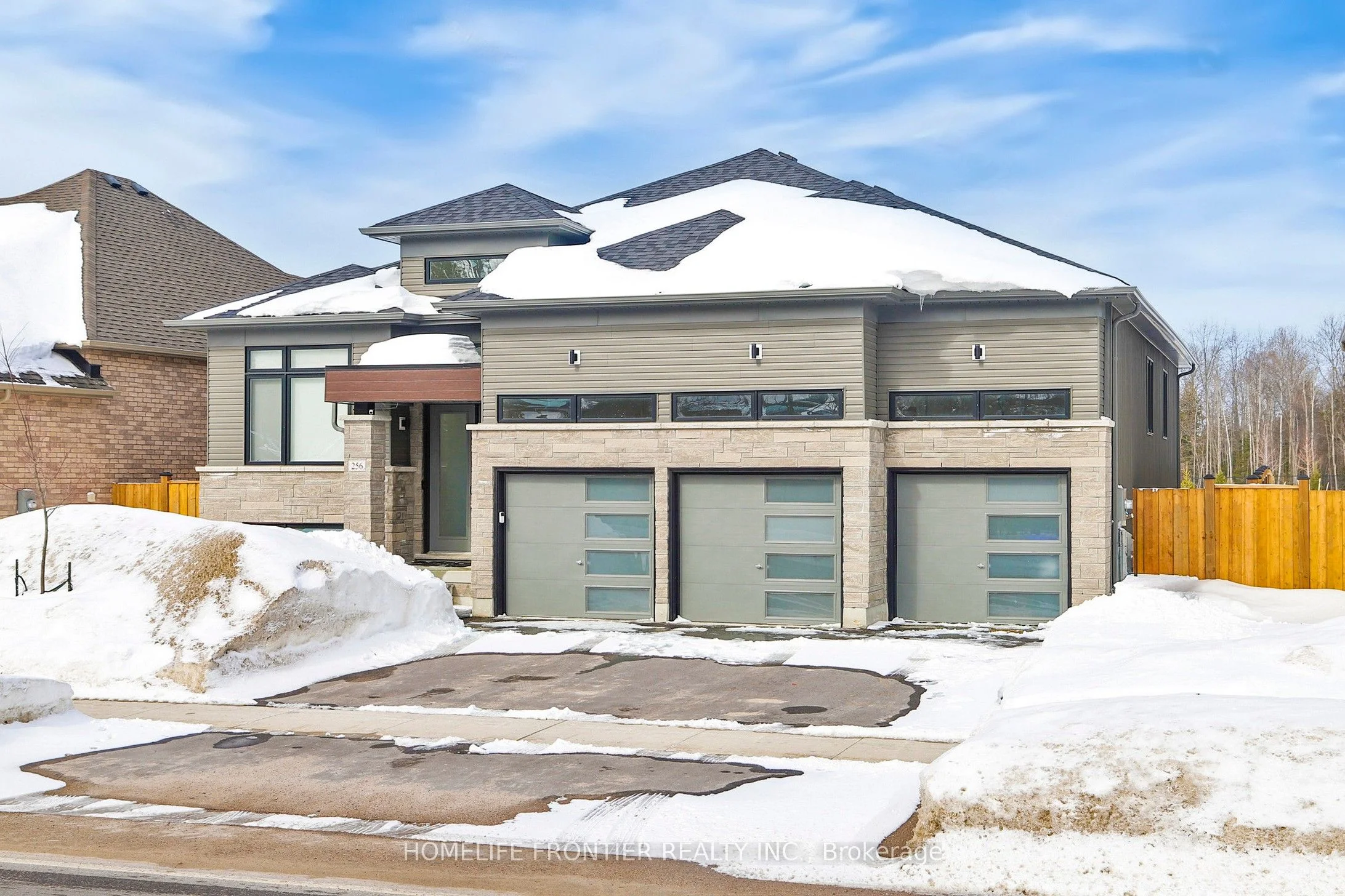 Detached in Wasaga Beach