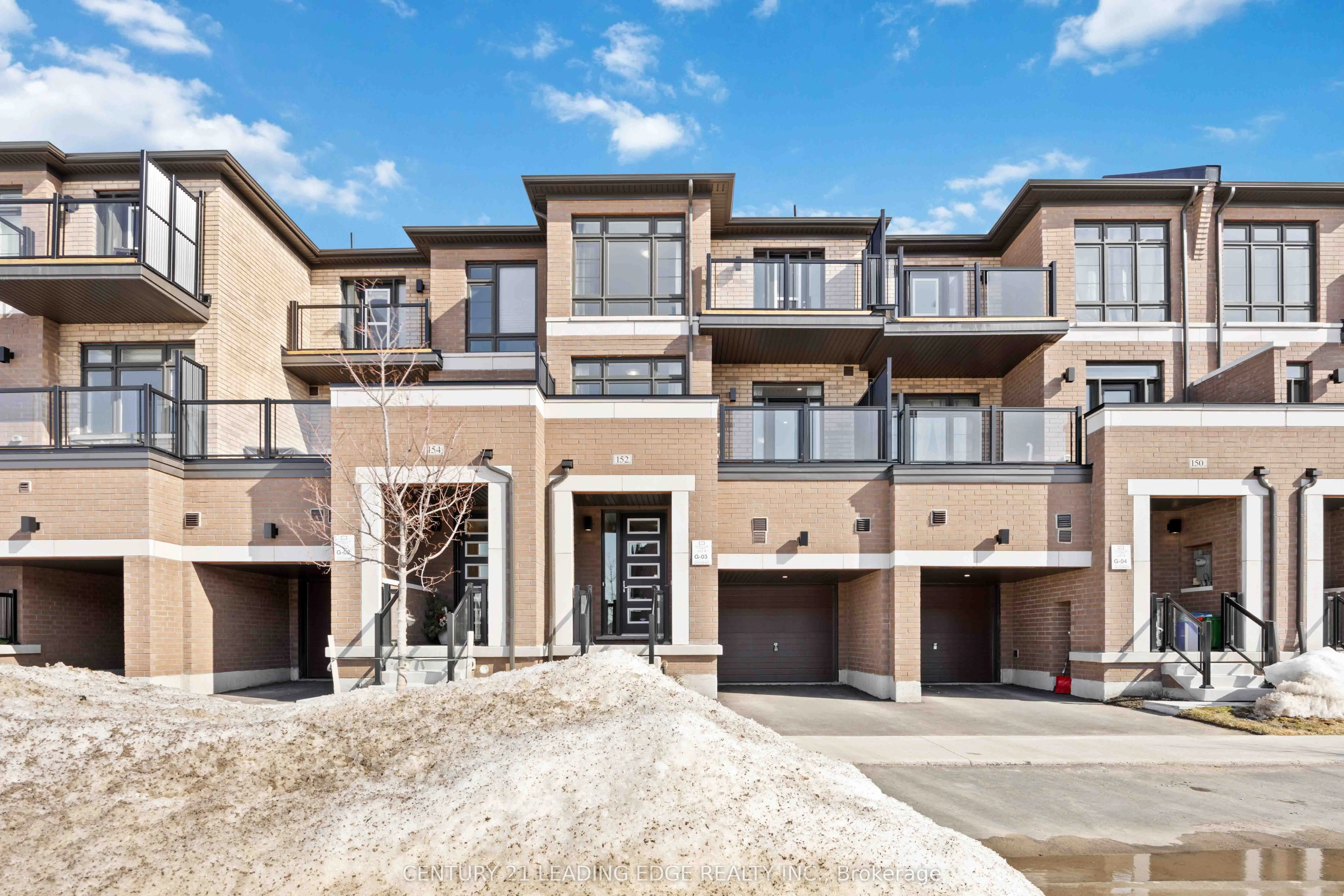 Att/Row/Townhouse in Barrie
