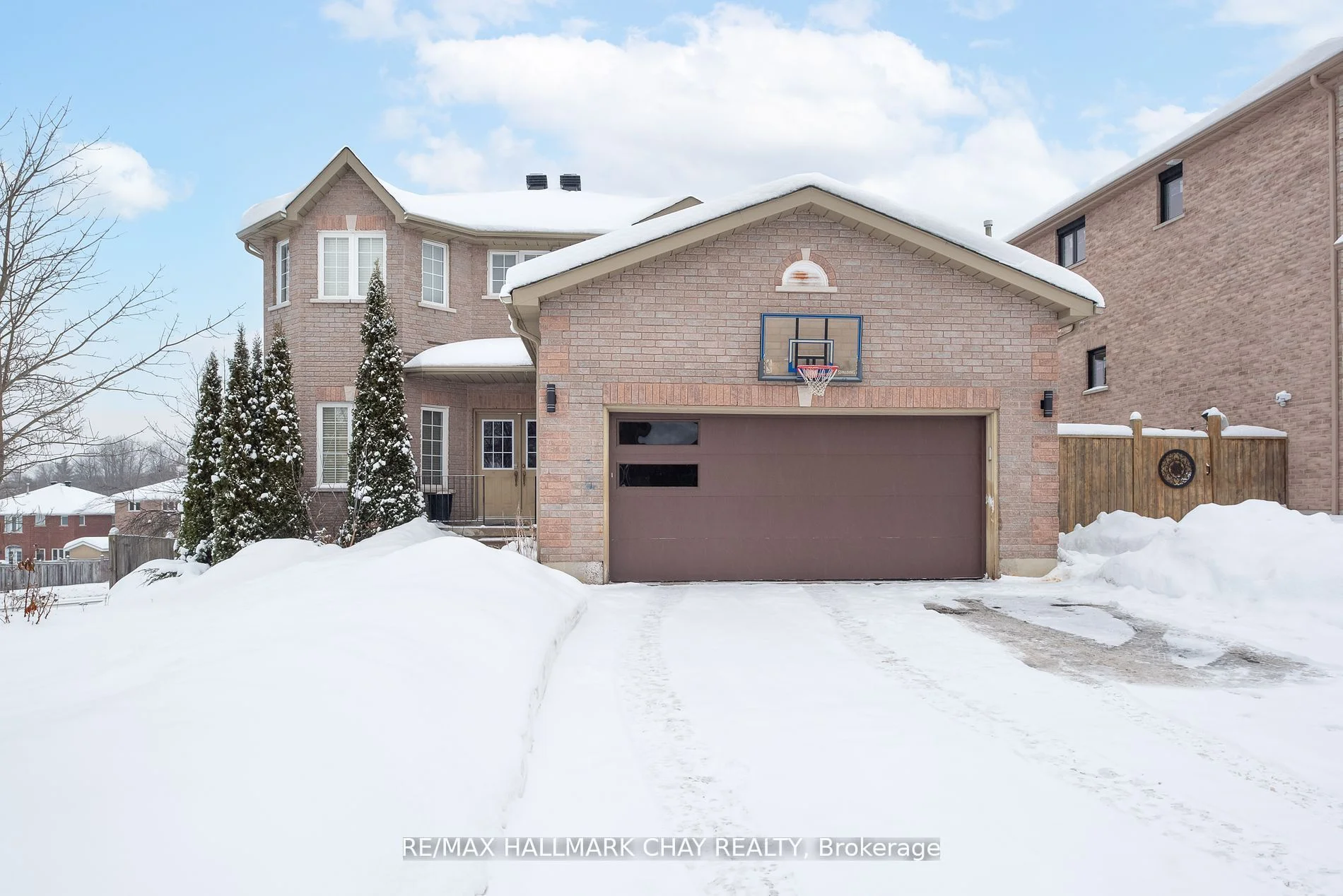 11 Springwood Court, Barrie, On L4n 5v1