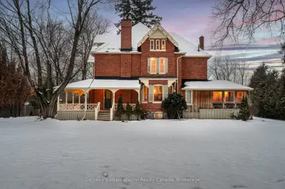 Detached in Springwater