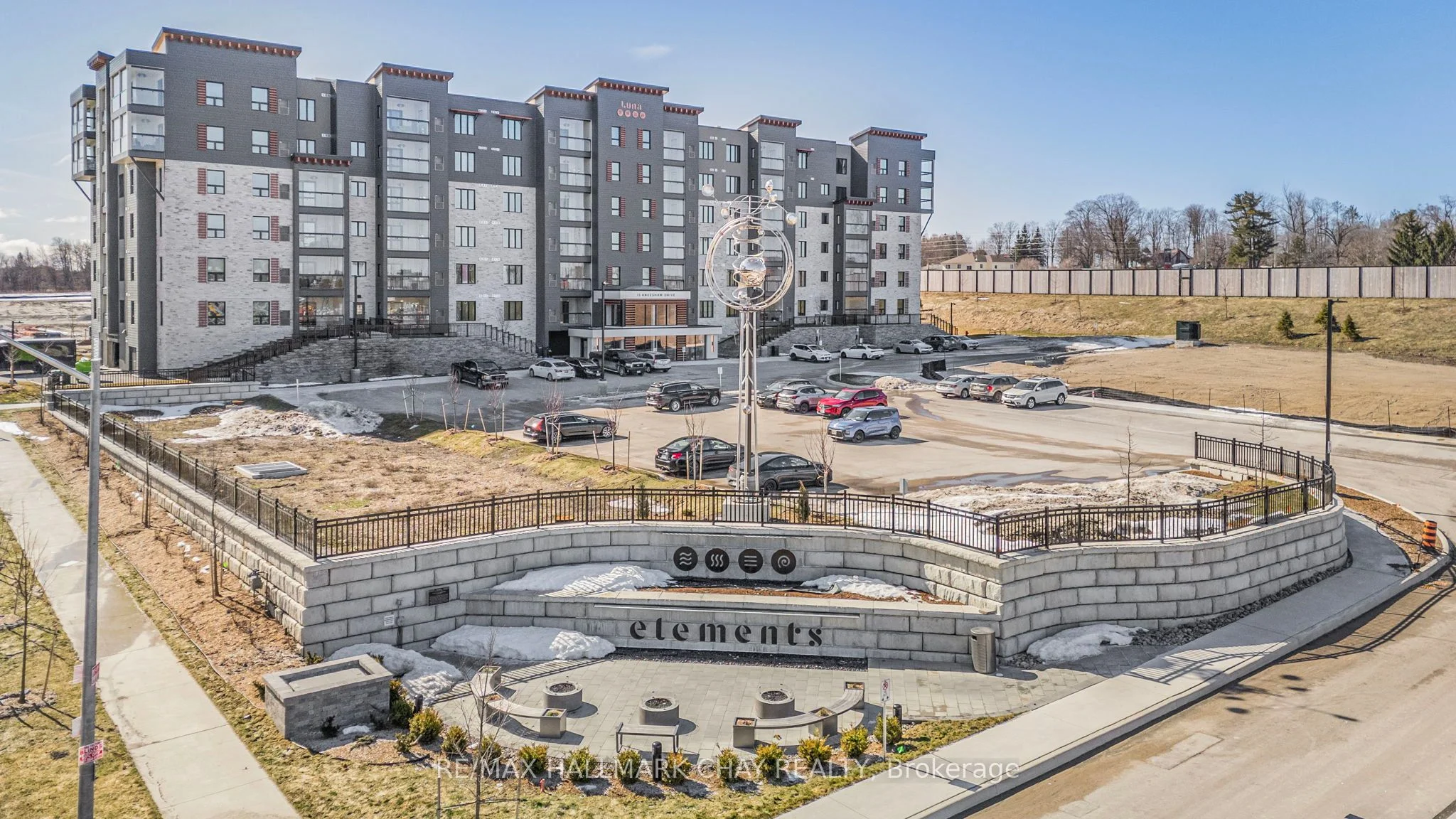15 Kneeshaw Drive 609, Barrie, On L9j 0j8