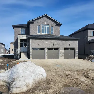 Detached in Wasaga Beach
