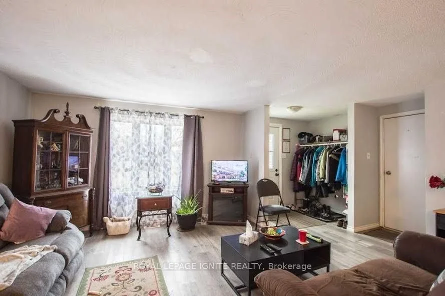 170 Hickling Trail Room#3U, Barrie, ON L4M 5T8