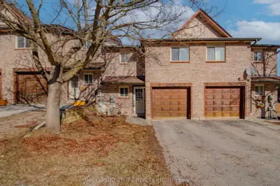 Condo Townhouse in Barrie