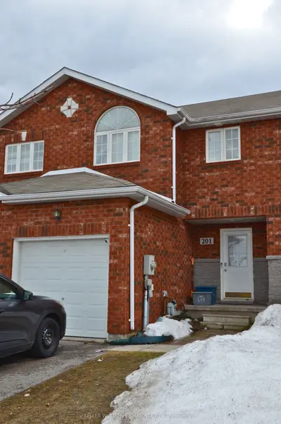 Att/Row/Townhouse in Barrie