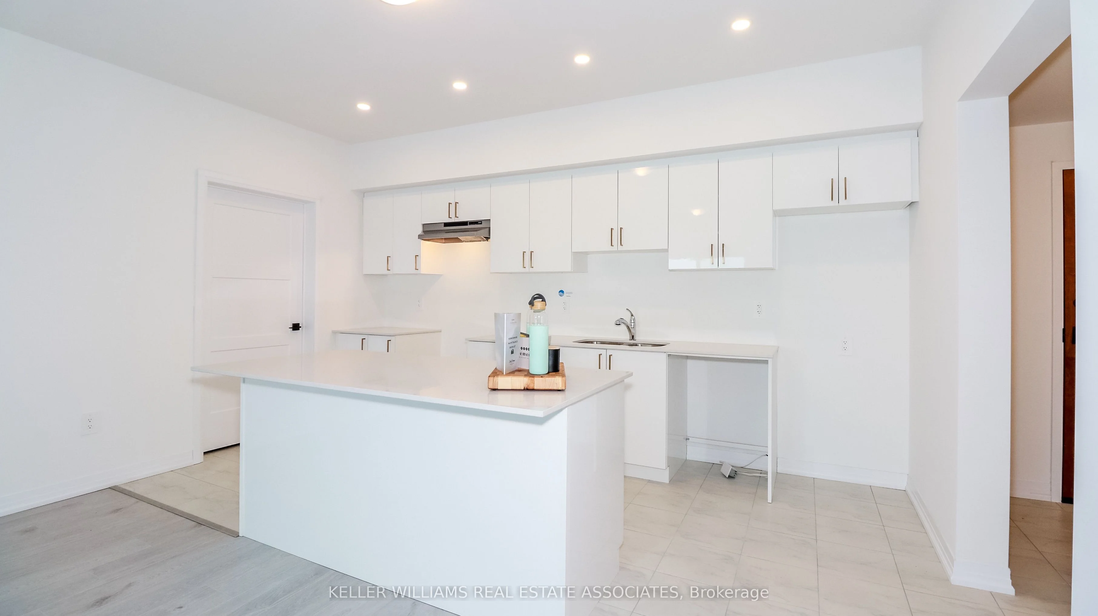 15 Kneeshaw Drive 414, Barrie, On L9j 0x9