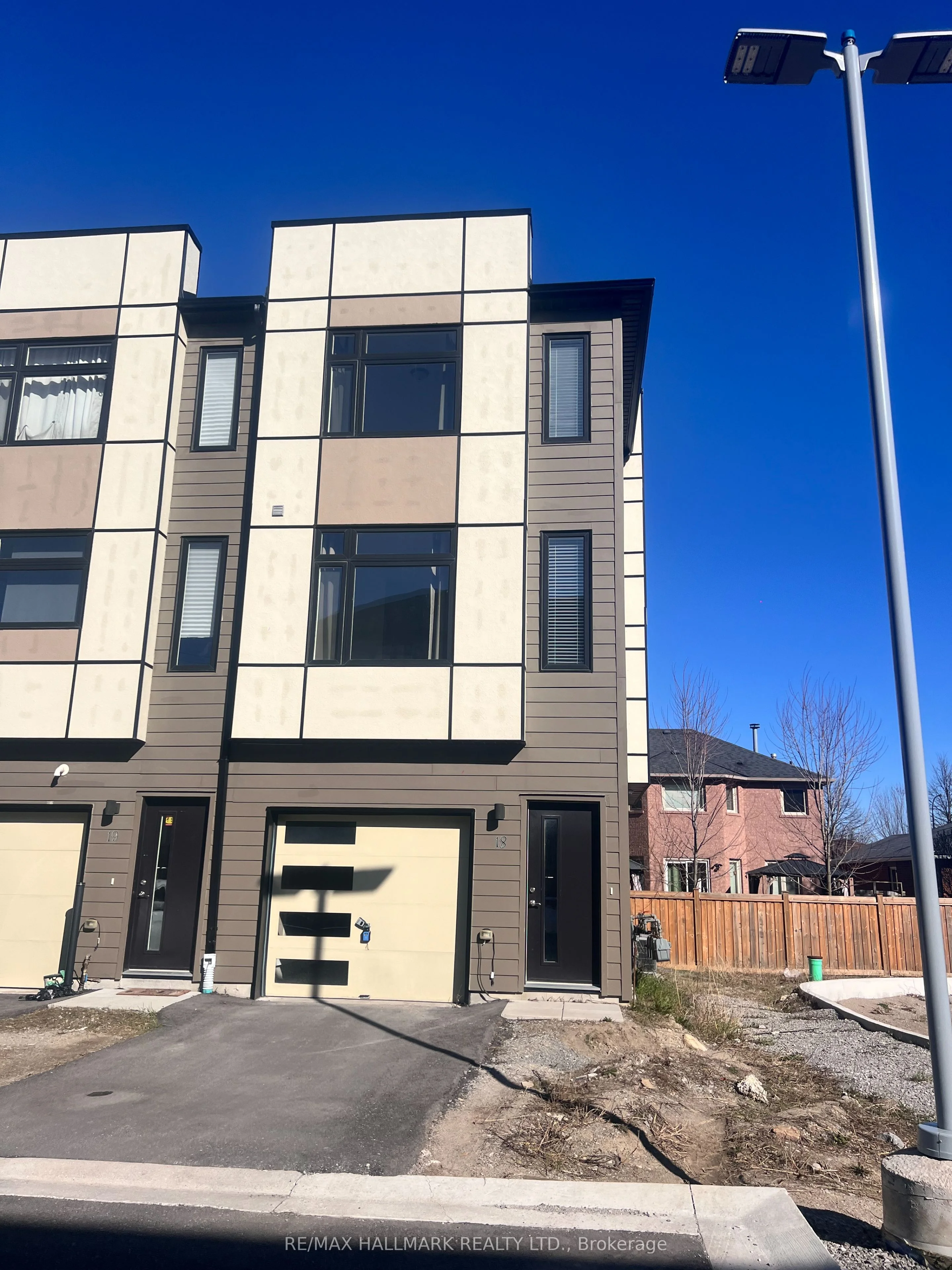 540 Essa Road 18, Barrie, On L9j 0h2