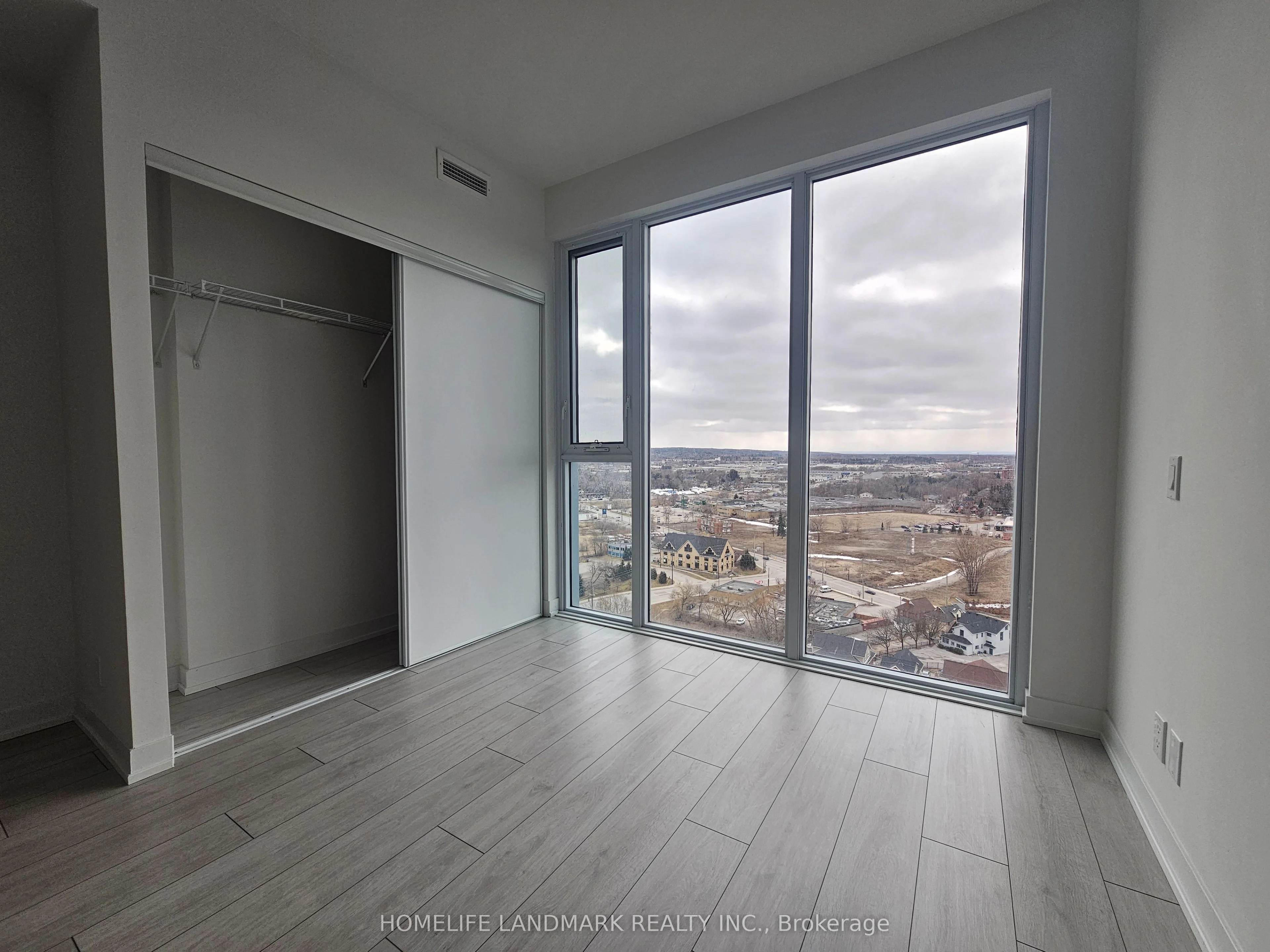 39 Mary Street 1811, Barrie, ON L4N 1S9