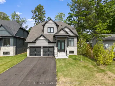 Detached in Wasaga Beach