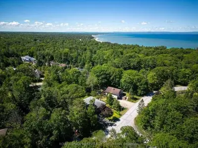 Detached in Wasaga Beach