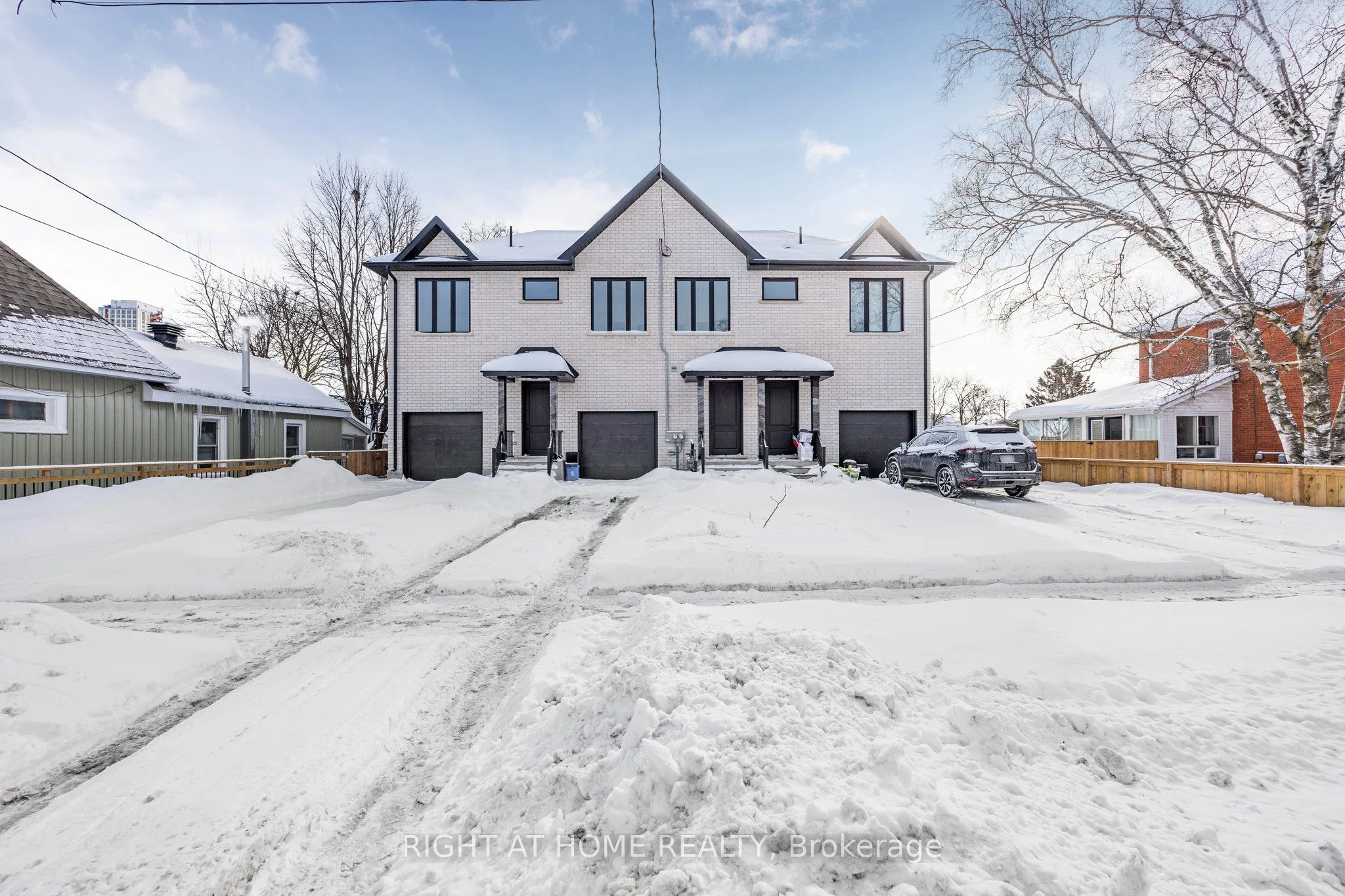97 Sophia Street W, Barrie, On L4n 1j4
