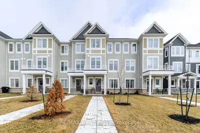 Att/Row/Townhouse in Wasaga Beach