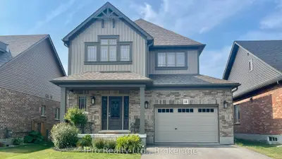 11 Maidens Crescent, Collingwood, On L9y 3b7